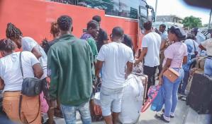 Casi 60 mil haitianos abandonan la República Dominicana por la presión migratoria