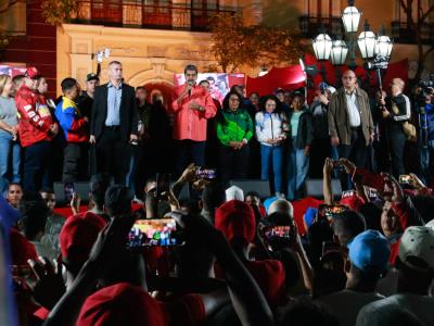 Nicolás Maduro celebra que oficialismo arrasa en comicios