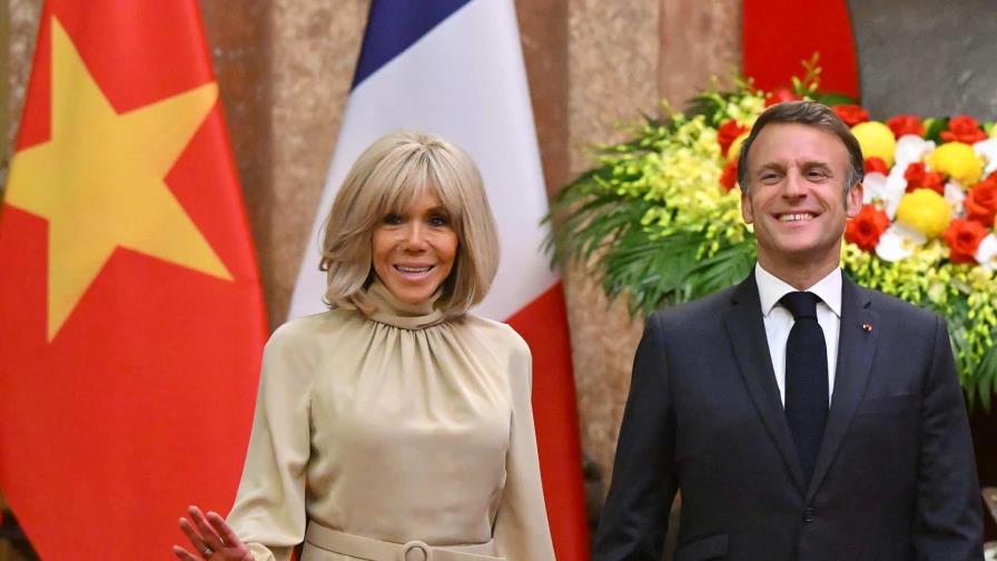 La historia de Emmanuel y Brigitte Macron: de un escándalo juvenil a un matrimonio bajo los focos La historia de Emmanuel y Brigitte Macron: de un escándalo juvenil a un matrimonio bajo los focos