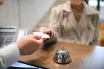 Aumentarán hasta un 30 % los salarios en el sector turismo desde junio