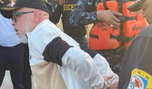 Levantan orden de rebeldía a Ángel Martínez, pero no podrá abandonar del país