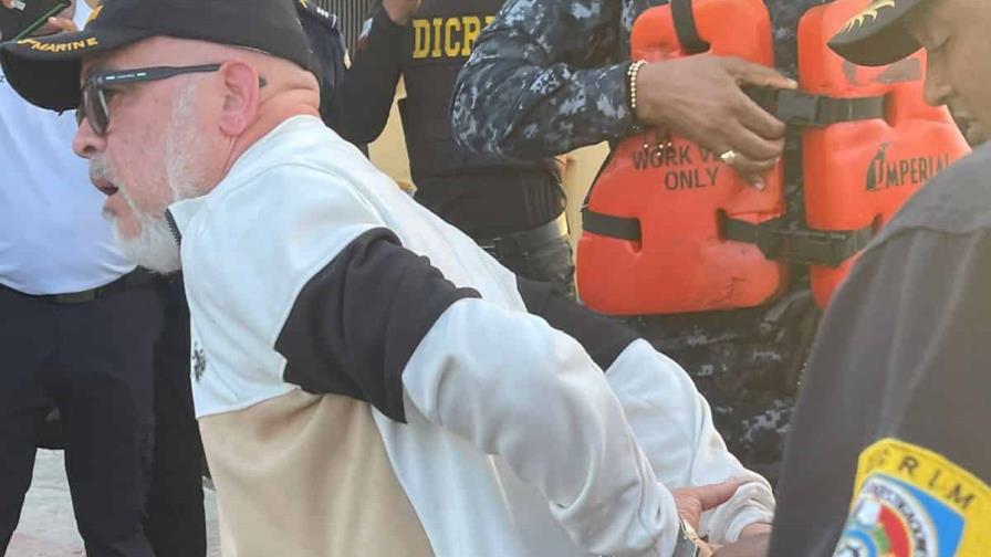 Levantan orden de rebeldía a Ángel Martínez, pero no podrá abandonar del país Levantan orden de rebeldía a Ángel Martínez, pero no podrá abandonar del país
