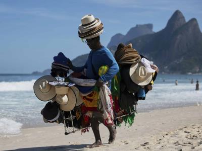 Alcalde de Río de Janeiro flexibiliza restricciones a música en playas