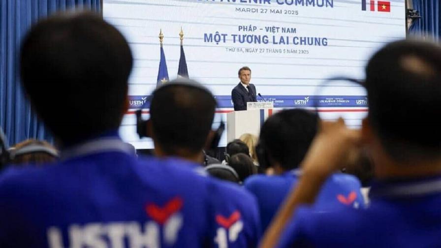Macron propone en Vietnam una tercera vía frente a las grandes potencias