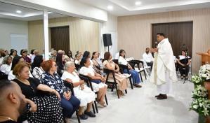 Fuente de Luz honra a las madres con emotiva eucaristía, flores y serenatas