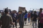 Disparos israelíes mientras multitudes de palestinos intentan conseguir comida en Gaza