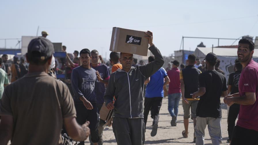 Disparos israelíes mientras multitudes de palestinos intentan conseguir comida en Gaza