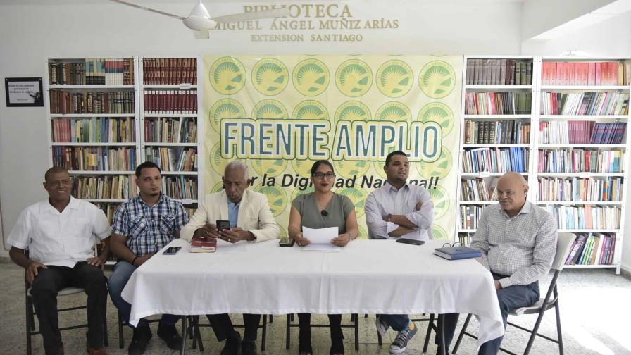 Frente Amplio anuncia caminata en Santiago para exigir reducción de precios de alimentos y medicina Frente Amplio anuncia caminata en Santiago para exigir reducción de precios de alimentos y medicina