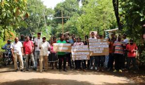 Comunitarios de Monte Plata protestan por la paralización de la carretera La Melliza