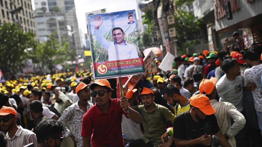 Miles de manifestantes piden elecciones generales en Bangladesh Miles de manifestantes piden elecciones generales en Bangladesh