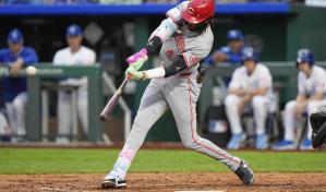 De la Cruz dispara 2 largos jonrones, Singer brilla ante su equipo anterior y Rojos vencen a Reales