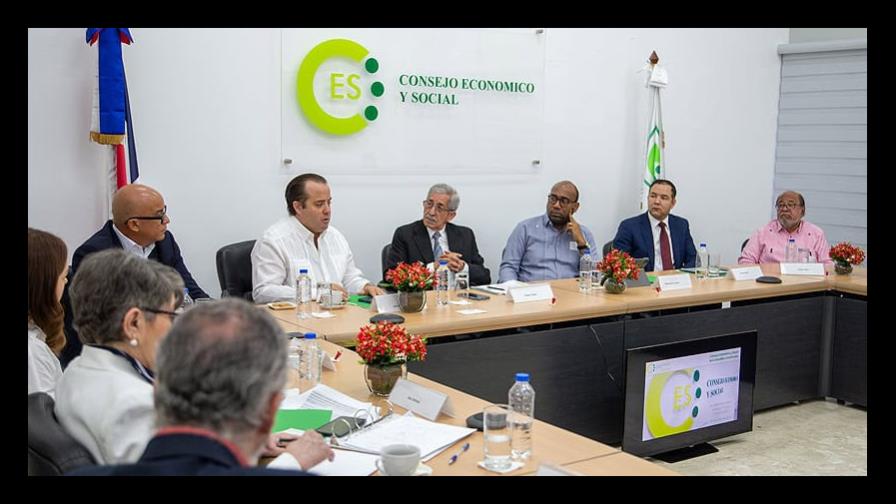 Comisión del CES se reunió hoy por primera vez con representantes de expresidentes por tema haitiano Comisión del CES se reunió hoy por primera vez con representantes de expresidentes por tema haitiano