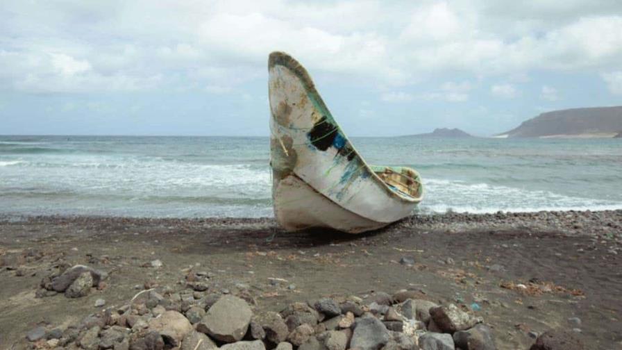 Hallan cadáveres de 11 personas con pasaportes africanos en una embarcación en isla del Caribe Hallan cadáveres de 11 personas con pasaportes africanos en una embarcación en isla del Caribe