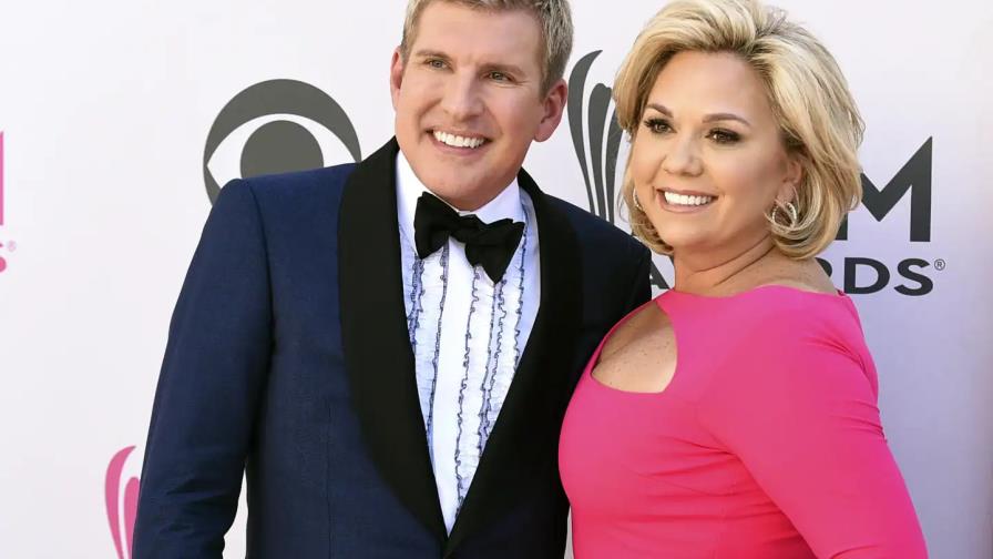 Donald Trump concederá indultos a pareja de estrellas televisivas condenadas por fraude Donald Trump concederá indultos a pareja de estrellas televisivas condenadas por fraude
