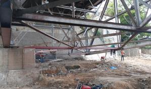 La empresa contratista Pinsa sustituye vigas corroídas del puente Francisco del Rosario Sánchez