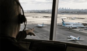 Secretario de Transporte de EE. UU. pide a senadores que financien su plan de control aéreo