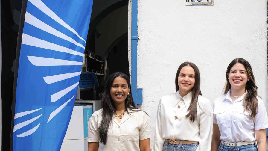 Seguros Sura y Celeste Colonial ofrecen una experiencia de movilidad eléctrica Seguros Sura y Celeste Colonial ofrecen una experiencia de movilidad eléctrica