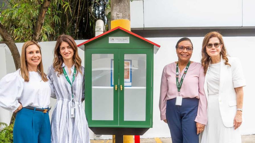Alumnos del Saint Michael´s School inauguran primera "Little Free Library" escolar de RD Alumnos del Saint Michael´s School inauguran primera "Little Free Library" escolar de RD