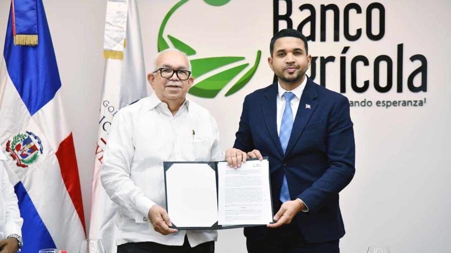 Bagrícola y Ministerio de la Juventud anuncian RD$40 millones en becas para campesinos jóvenes Bagrícola y Ministerio de la Juventud anuncian RD$40 millones en becas para campesinos jóvenes