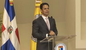 La PUCMM y la Librer&iacute;a Jur&iacute;dica Internacional ponen en circulaci&oacute;n libro de Robert C. Placencia