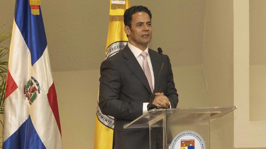 La PUCMM y la Librería Jurídica Internacional ponen en circulación libro de Robert C. Placencia La PUCMM y la Librería Jurídica Internacional ponen en circulación libro de Robert C. Placencia