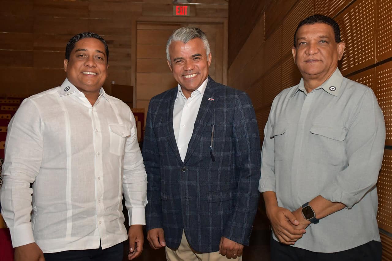Roberto Méndez, Tony Genao y Guillermo Moringlane.