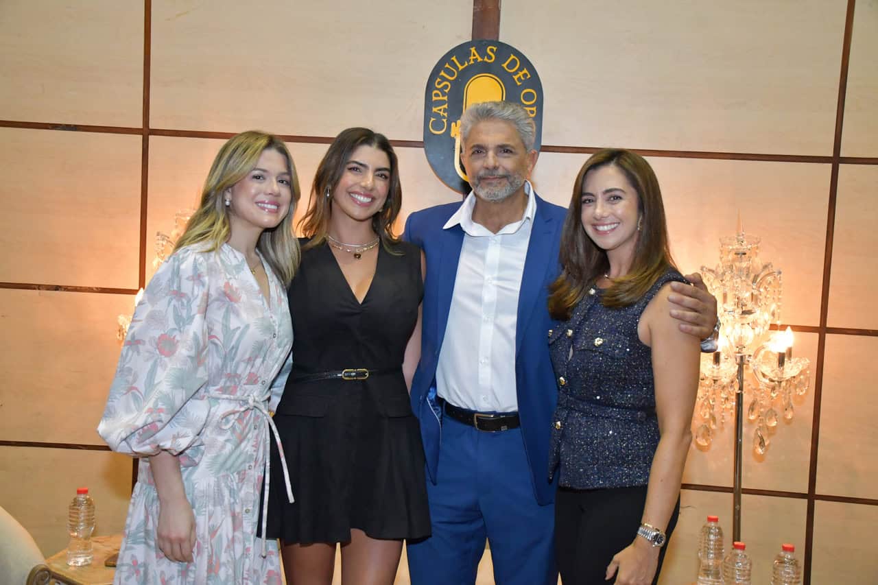 Sarah Yunén, Mirna Yunén, Jesús Yunén e Ydalia Yunén.