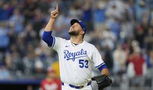 Carlos Estévez salva su juego 15 en 17 intentos, Reales ganan