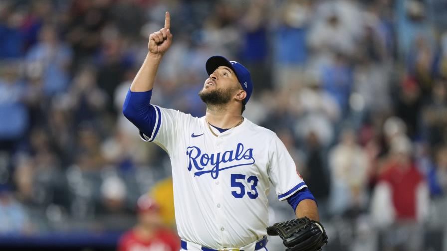 Carlos Estévez salva su juego 15 en 17 intentos, Reales ganan