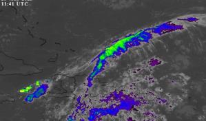 Continúan las temperaturas calurosas y la advertencia por oleaje peligroso en la costa caribeña