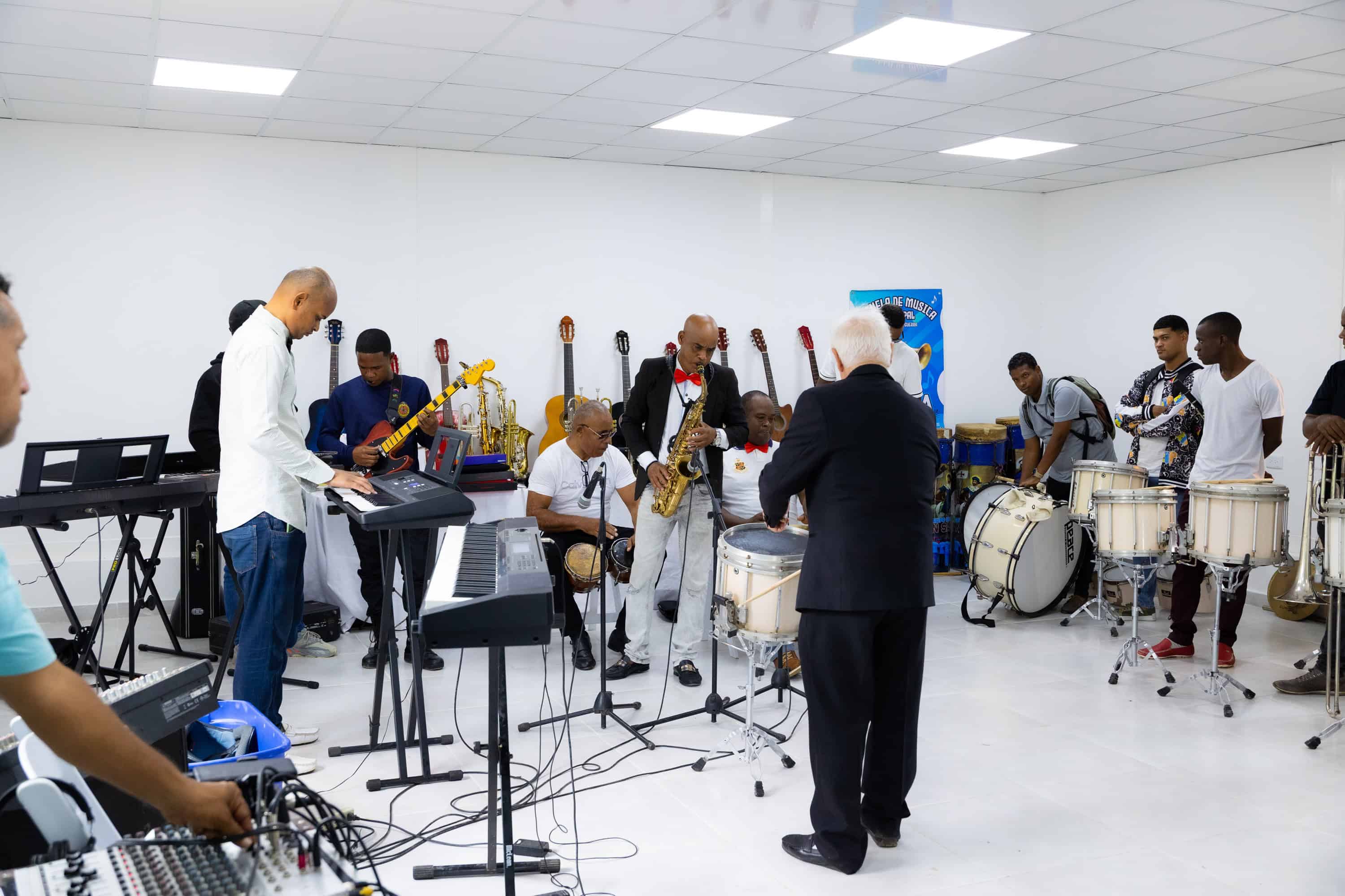 Esta nueva infraestructura, concebida como un espacio de formación artística y cohesión social, beneficiará a más de 1,000 personas.