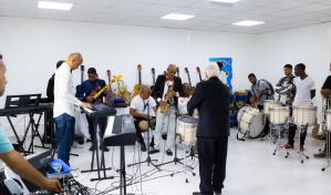 Hacen entrega formal de una escuela de música en Guerra