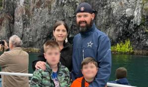 Hallan con restos humanos el barco de una familia desaparecida en Alaska hace nueve meses