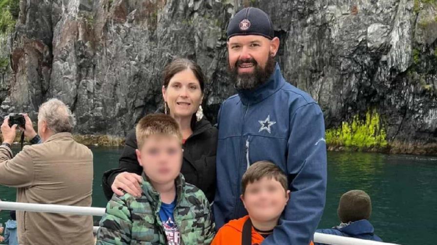 Hallan con restos humanos el barco de una familia desaparecida en Alaska hace nueve meses Hallan con restos humanos el barco de una familia desaparecida en Alaska hace nueve meses