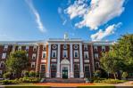 La Universidad de Harvard cerrará sus oficinas de diversidad como exigió Trump