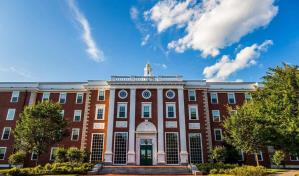 Juez extiende orden que impide a Trump prohibir a los estudiantes extranjeros en Harvard