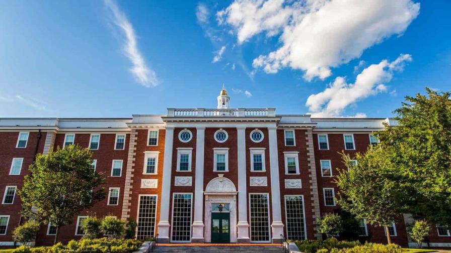 Juez extiende orden que impide a Trump prohibir a los estudiantes extranjeros en Harvard Juez extiende orden que impide a Trump prohibir a los estudiantes extranjeros en Harvard