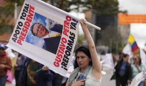 Miles marchan en apoyo a reformas, pero en menor número del esperado por Petro