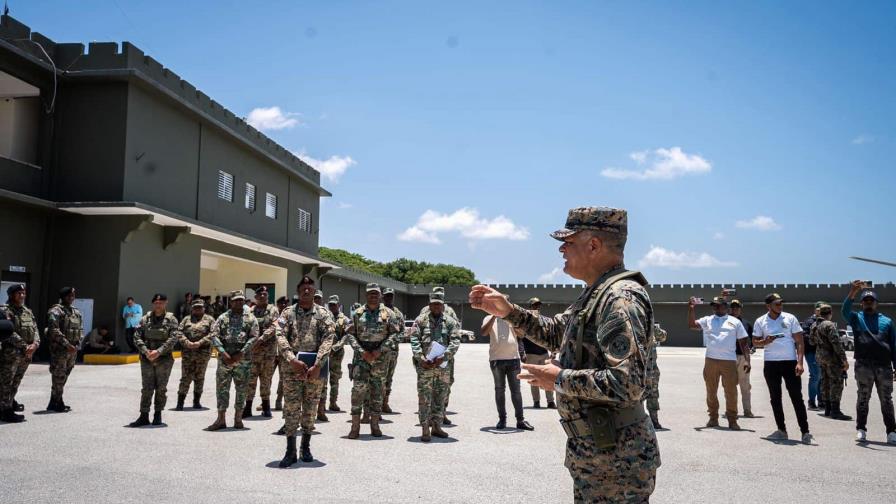 Ministro de Defensa anuncia la continuación del muro fronterizo en la zona norte para el 20 de junio Ministro de Defensa anuncia la continuación del muro fronterizo en la zona norte para el 20 de junio