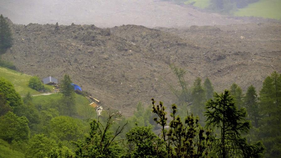 Sigue la alarma tras el colapso de un glaciar alpino, ahora por peligro de inundaciones Sigue la alarma tras el colapso de un glaciar alpino, ahora por peligro de inundaciones