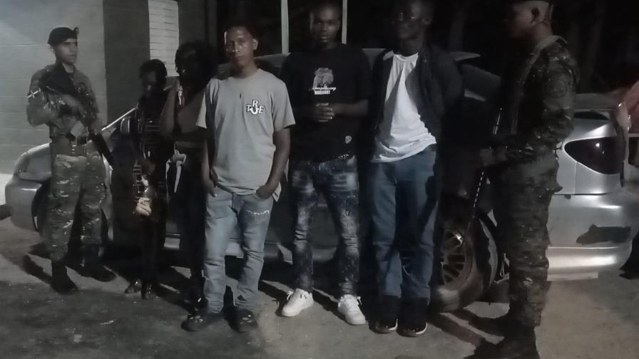 Apresan otro conductor con inmigrantes indocumentados en San Juan de la Maguana Apresan otro conductor con inmigrantes indocumentados en San Juan de la Maguana