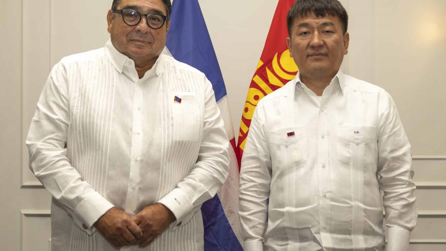 Miguel Calzada ofrece recepción al embajador de Mongolia Zoljargal Sesser
