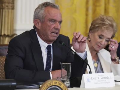 Casa Blanca reconoce errores en informe de salud de Kennedy Jr.