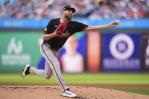 Sale llega a 2.500 ponches; Bravos vencen 9-3 a Filis y dividen doble tanda