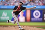 VIDEO | Chris Sale le gana duelo de pitcheo a Yamamoto con partido completo y 11 ponches