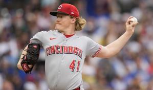 Andrew Abbott lanza siete sólidas entradas y los Rojos vencen a los Cachorros