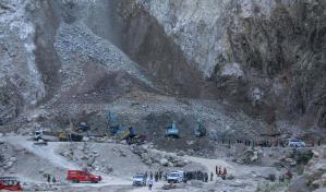 Derrumbe en cantera en Indonesia deja al menos 10 muertos y 6 desaparecidos, según autoridades