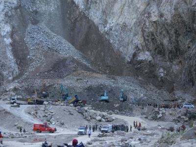 Derrumbe en cantera en Indonesia deja al menos 10 muertos