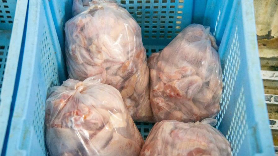 Si la República Dominicana produce 750,000 pollos cada día, ¿por qué lo sigue importando? Si la República Dominicana produce 750,000 pollos cada día, ¿por qué lo sigue importando?