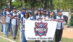 El MESCyT y la UASD dividen honores en softbol gubernamental